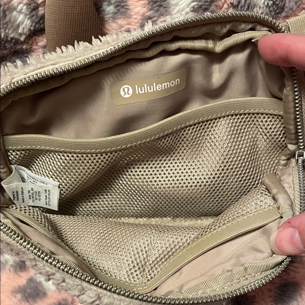 lululemon athletica Cream Crossbody Bag - Picture 7 of 11
